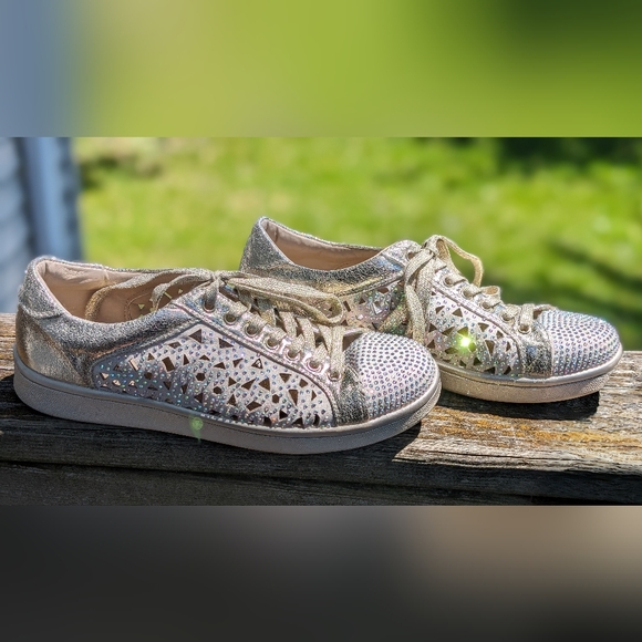 Lady Couture Paris Low Top Laser Cut Sneaker With Rhinesones, Gold - size 38 - Picture 2 of 11